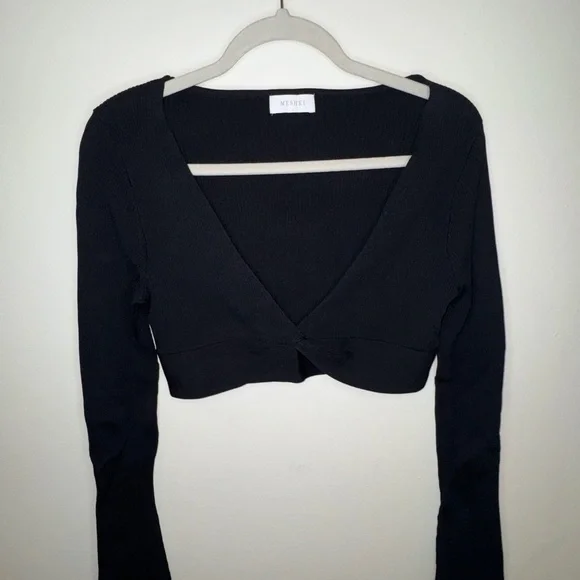Meshki Black V-Neck Long Sleeve Top - Picture 5 of 5